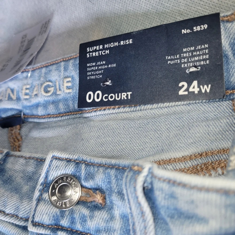American Eagle Super High Rise Skylight Stretch Mom Jeans Size 00 Short - Picture 9 of 10